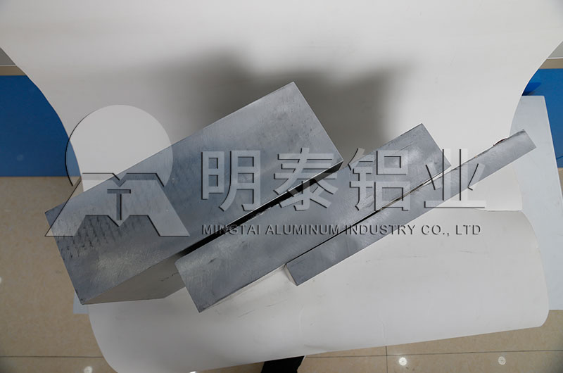 用于汽車-模具-百葉窗5052鋁板多少錢一噸？廠家為您詳細(xì)介紹